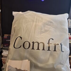 Comfrt White Pillow